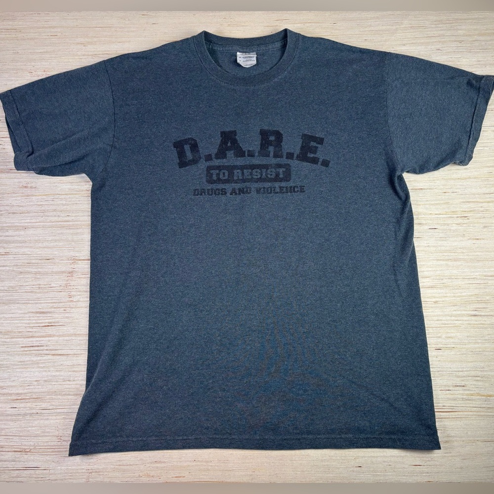 D.A.R.E. “To Resist Drugs & Violence” Heather Gray Graphic Tee Sz M (2010s)